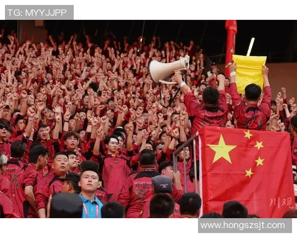 体彩店内足球明星装扮吸引球迷目光提升购彩热情