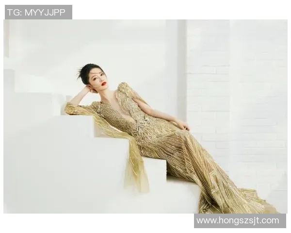 足球明星红毯装扮大揭秘时尚与运动的完美结合引领潮流新风尚 足球明星红毯装扮大揭秘时尚与运动的完美结合引领潮流新风尚